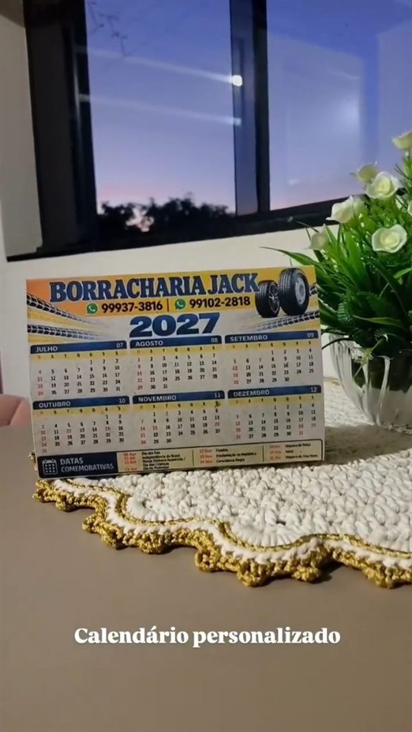Calendário personalizado com o logo de uma empresa
